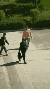 不懂就问，
他们在干嘛。