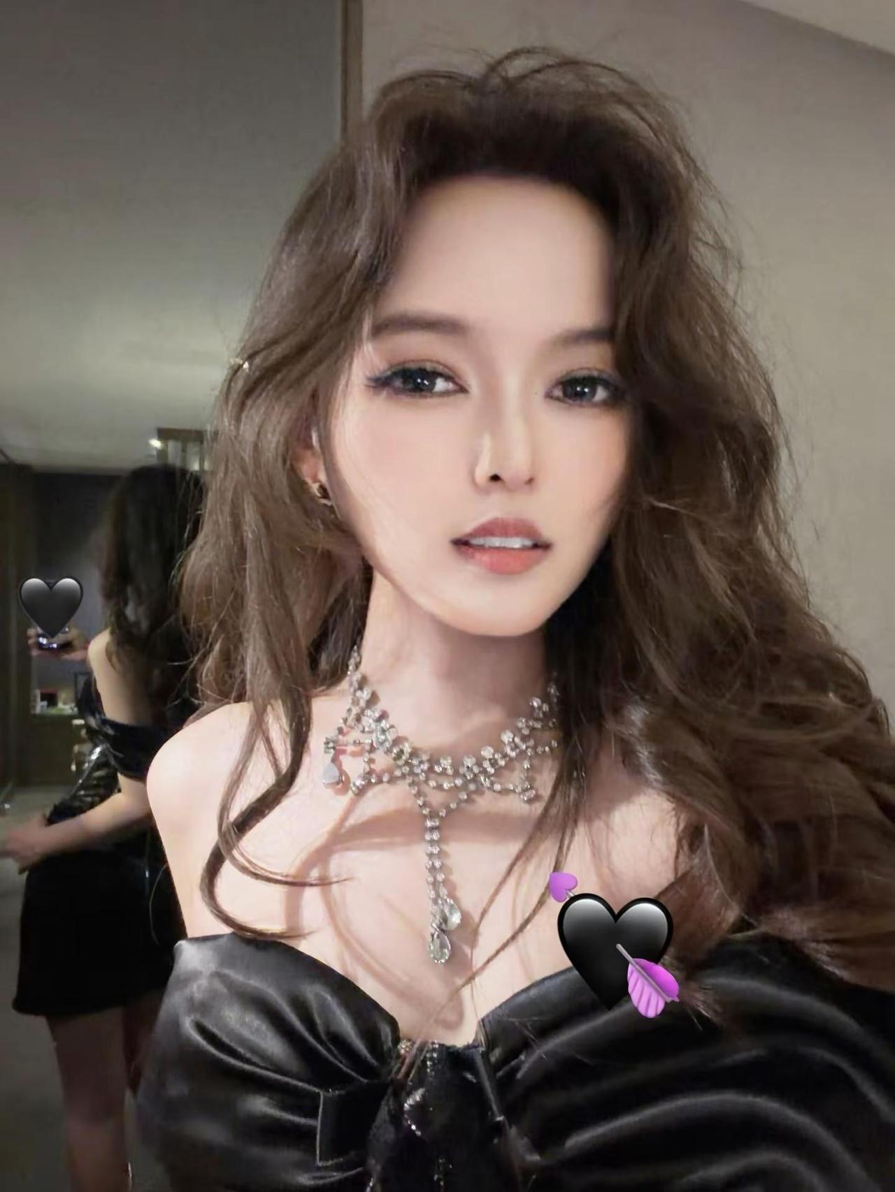 依旧主理人 理不发音。美女 千金 对镜自拍 贵气感御姐