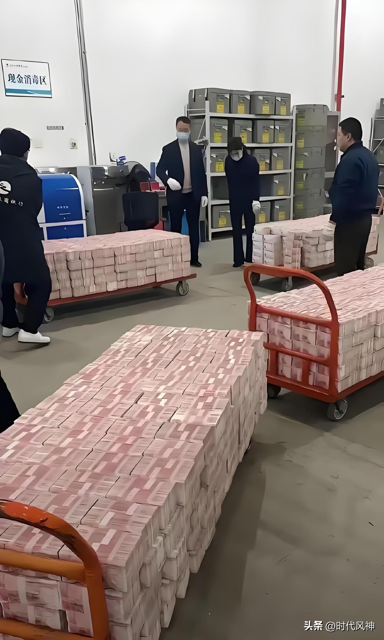 满地现金，满眼欢喜，从此生活不费力，日子越过越富裕！快接住吧！都是你的顺风财挂起