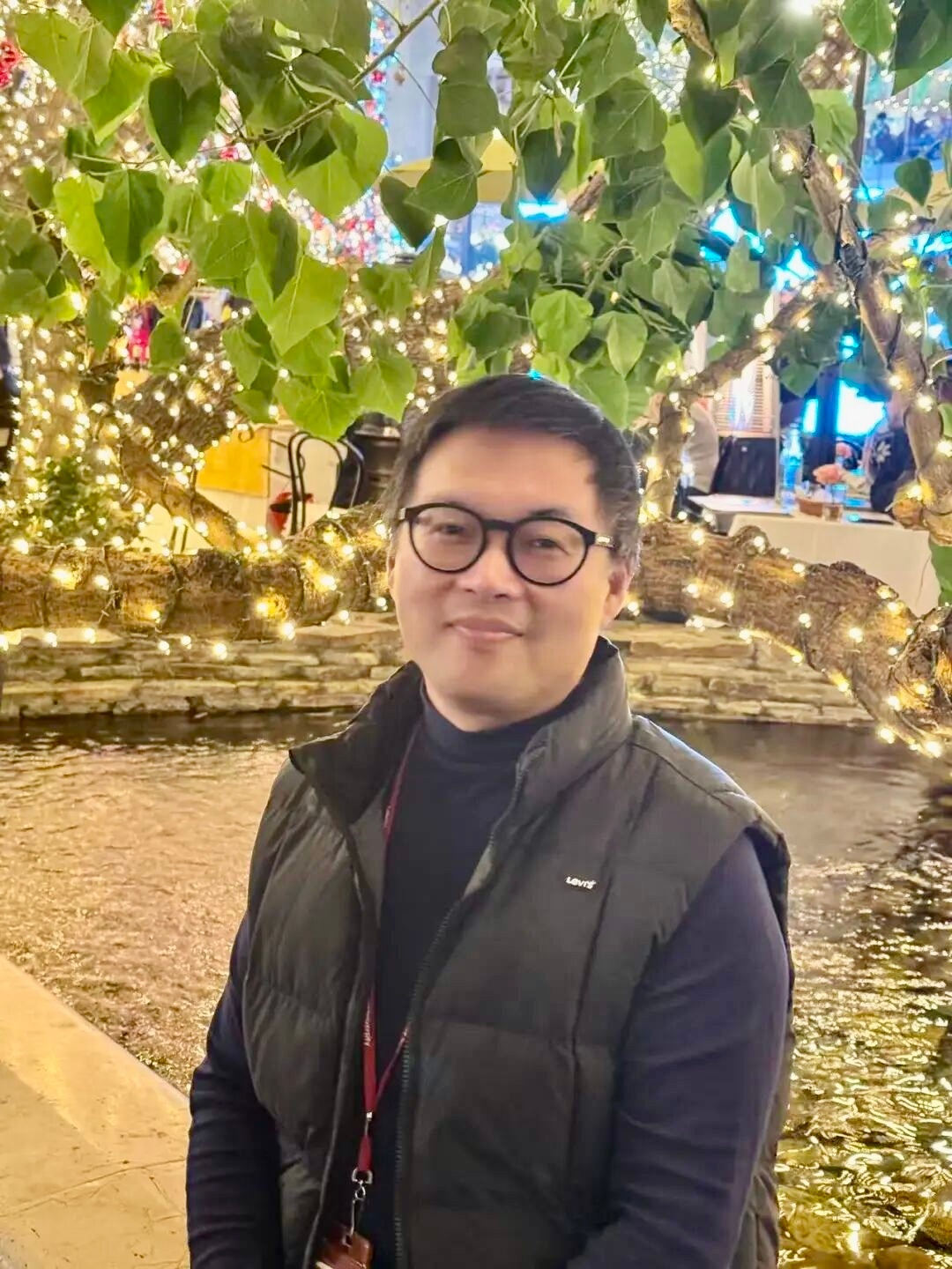 燕子： 群名百变的画者：戴汉至的变奏与恒常戴汉至   原中国美院留校教师，现为美