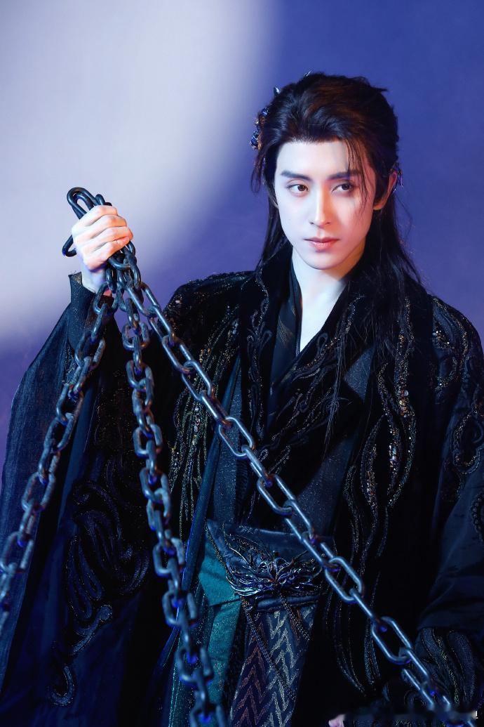 敖瑞鹏宁自苦不负人  敖瑞鹏梵樾Daddy级别 浮生漫漫路，梵樾宁自苦不负人，敖