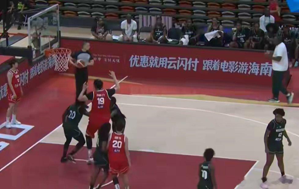 69-65！中国女篮又赢了，一战看清3个现实：张子宇23+13依旧无解北京时间8