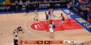 有时候也是忍不住：为什么非要用张皓嘉，用陈家政不好吗？新疆男篮vs广东男篮广东宏