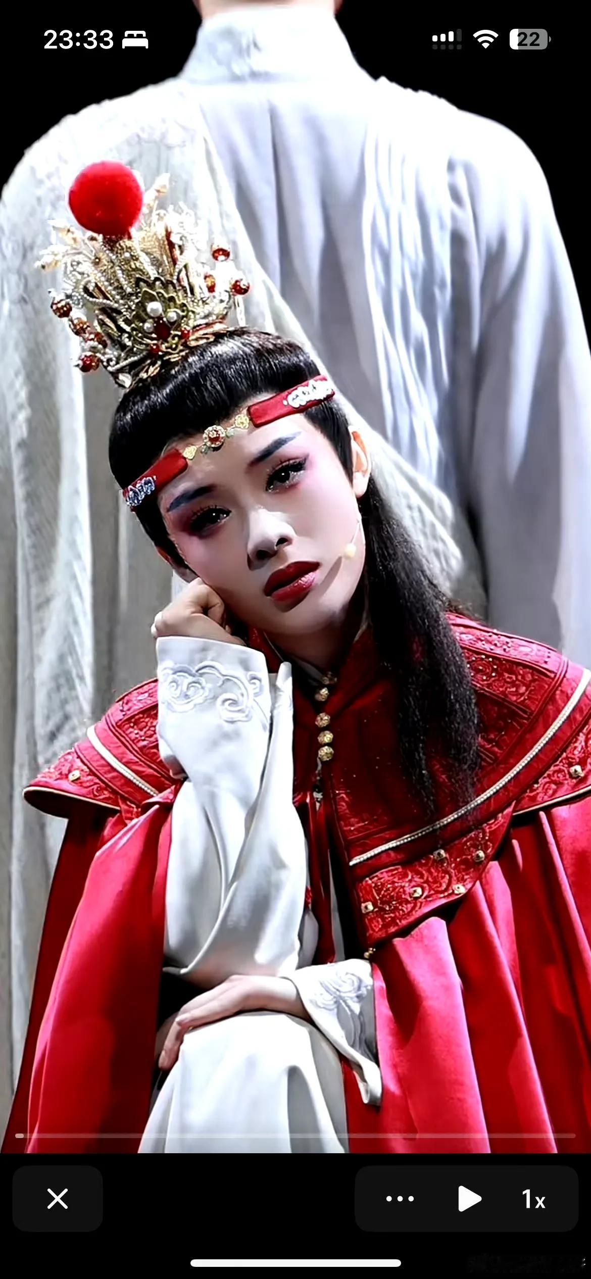 越剧新星陈丽君因“贾宝玉是长子长孙”言论陷入舆论漩涡。凭借《新龙门客栈》走红，成