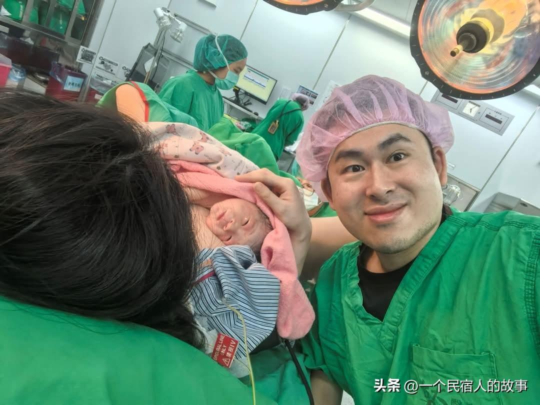 王炳忠当爸爸了！老婆生儿子啦。
今天下午，台湾省知名统派人士王炳忠发文宣布他当爸