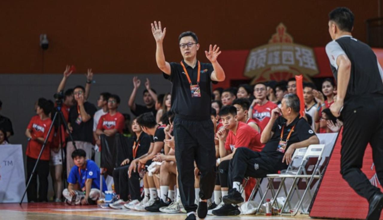 上海交大的主教练徐扬，我看可以去竞争一下国字号教练。

这位上海交大体育系的副教