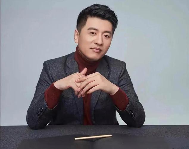 张雪峰说过一句话我特别认同：你叫孩子好好读书，他听不懂，你要这样跟他说：
 
“