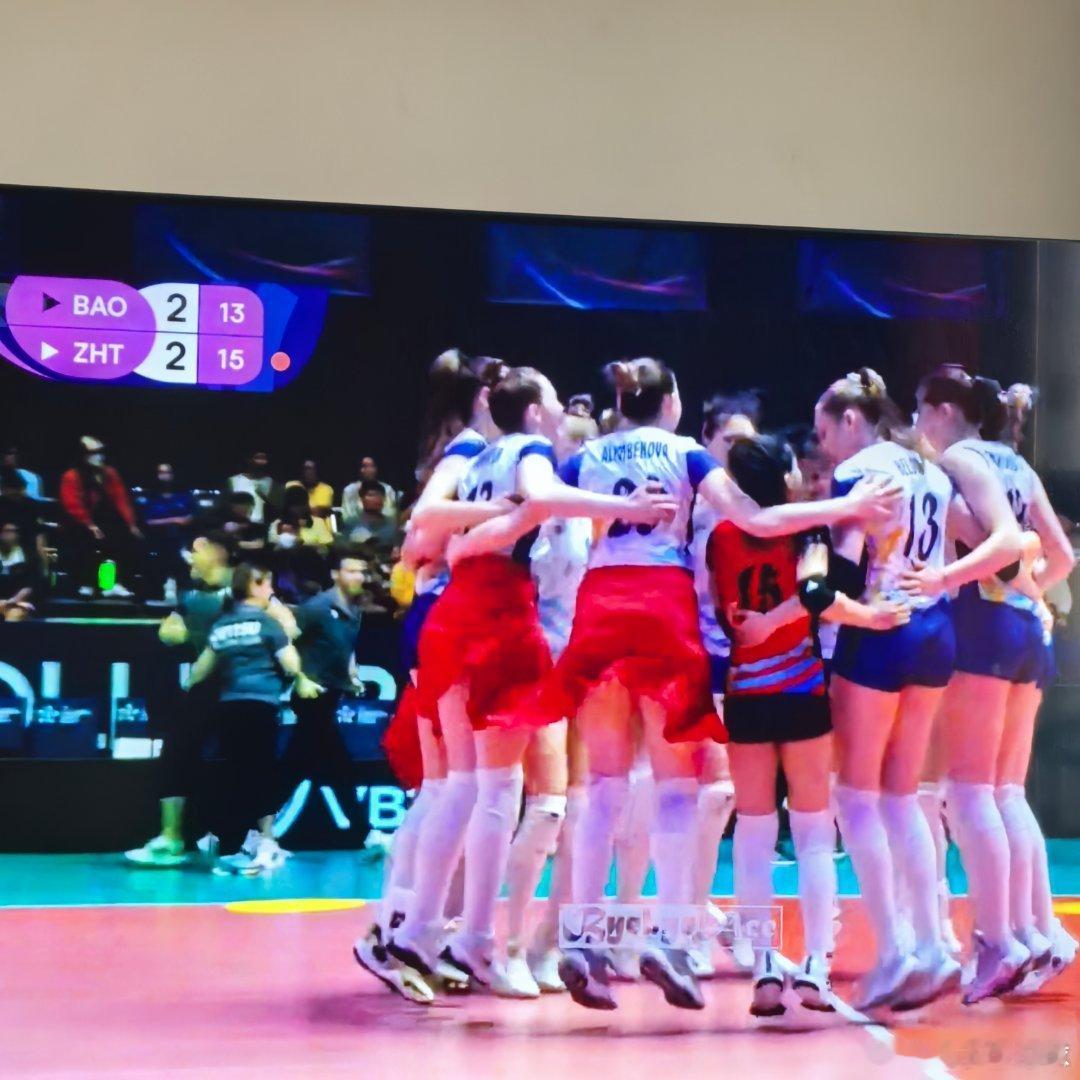 决胜局这两边完全是在比乱嘛，北京女排2-3惜败，无缘今年亚冠四强～耍姐她们大概率