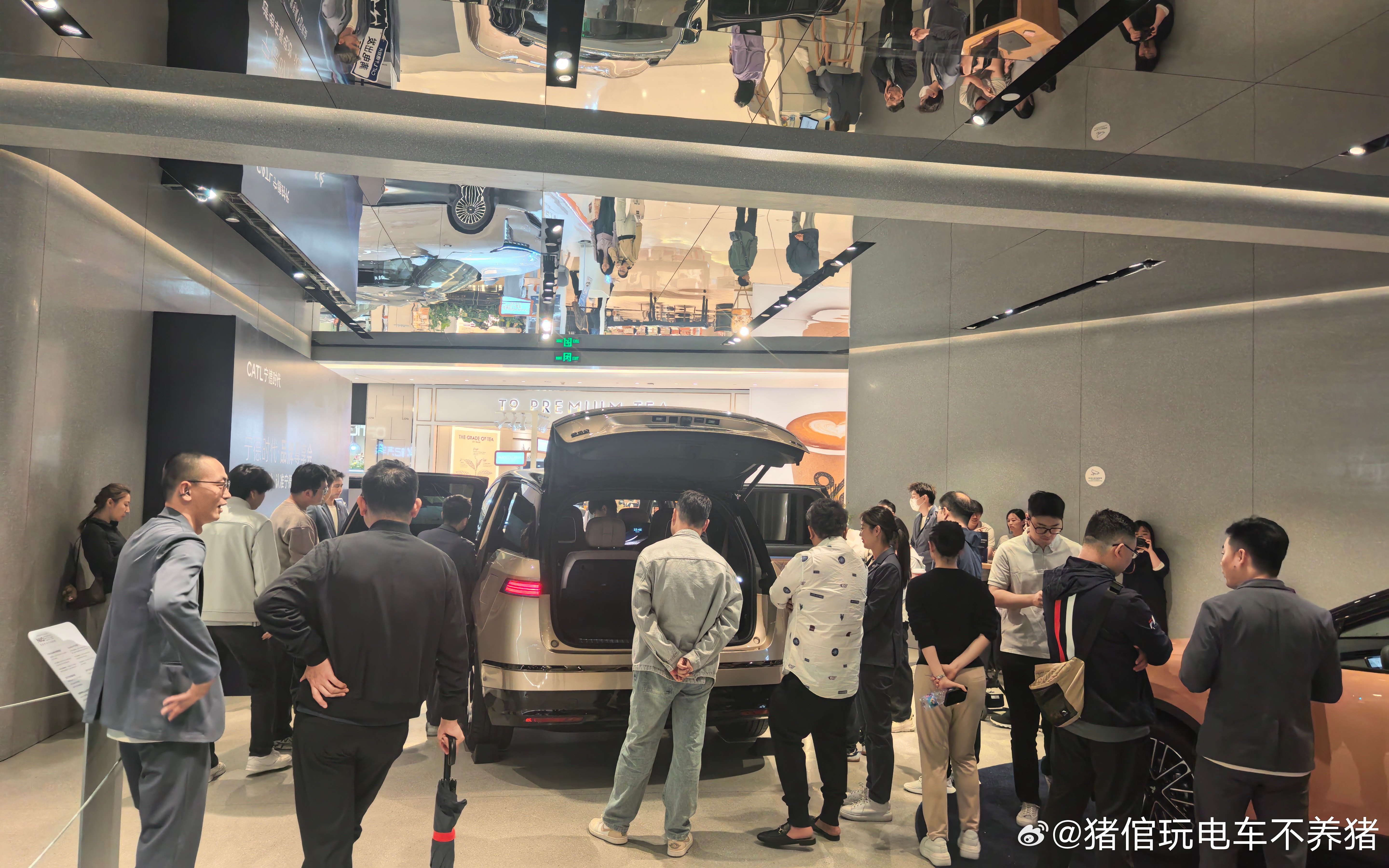 蔚来ES9带动进店量，ES8也深受其益，看车人数及订单增势很明显蔚来es9正式发