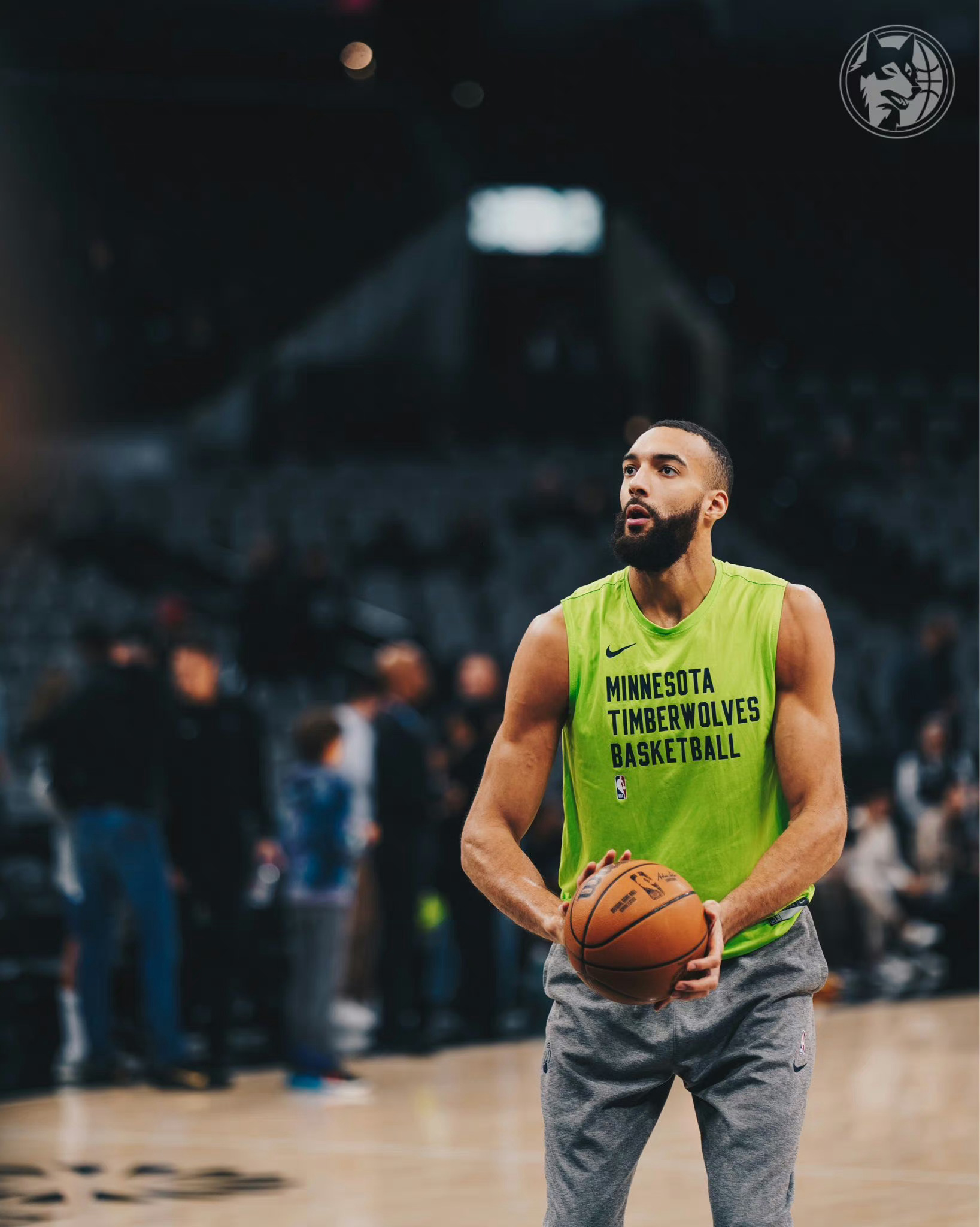 戈贝尔才是妥妥的人生大赢家，一个防守型内线居然也能赚这么多！！！​​​第一份合同