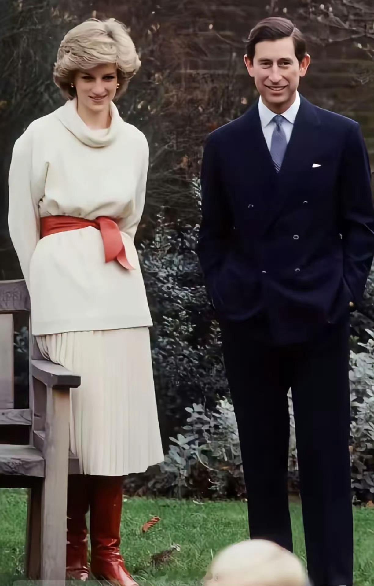 其实衣服真的会给人赋魅，特别是制服类的衣服 