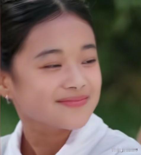 女儿问妈妈梅婷，你为啥这样看我，梅婷说，你怎么这么好看，这温暖柔蜜的一刻，甜化了