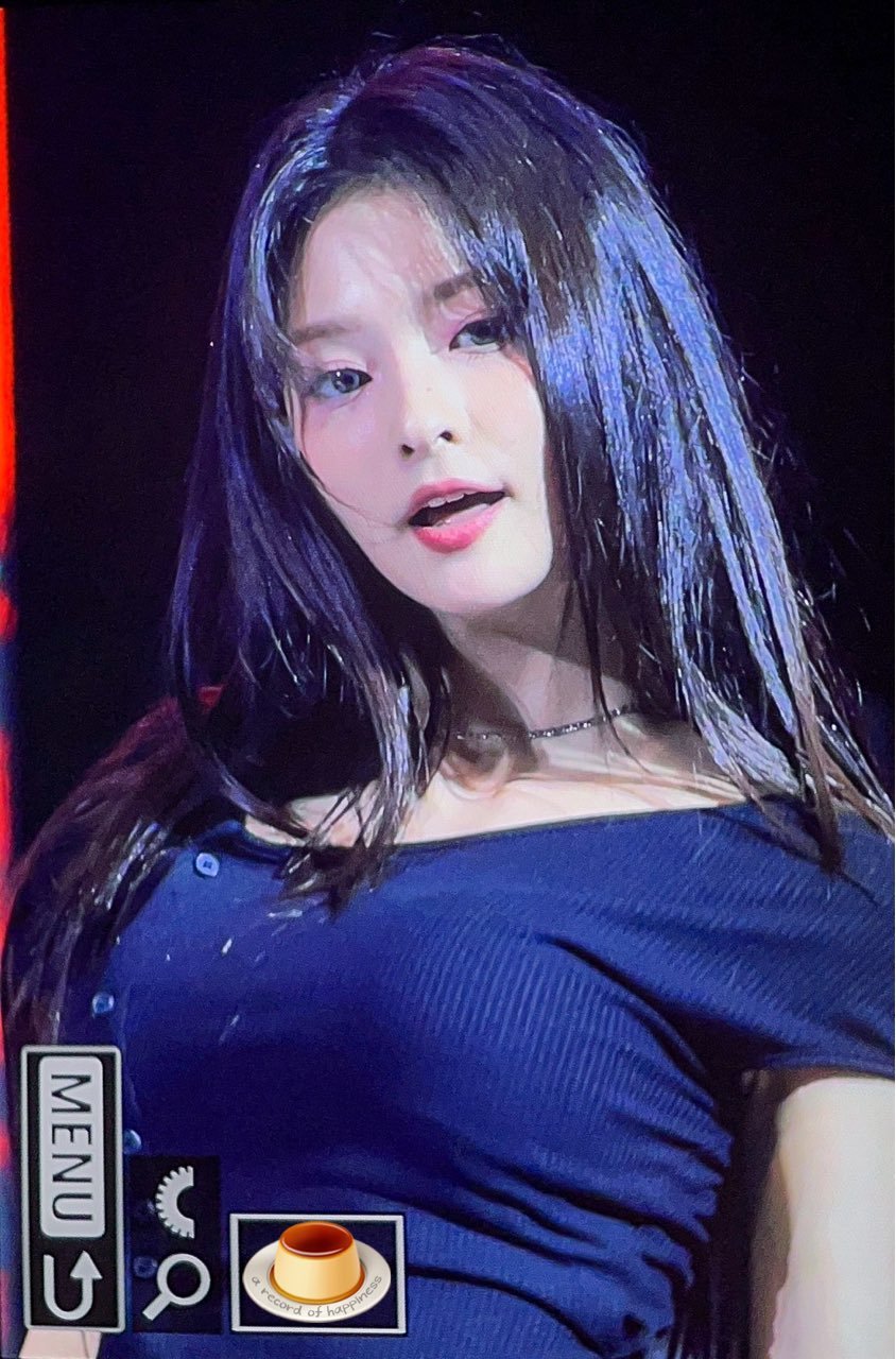 #李娜炅[超话]#🐣#蜜桃笑颜李娜炅# [图片]240524 庆旼大学校庆 预