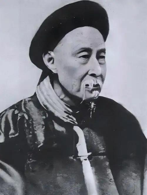 咸丰九年殿试，皇帝出了一道没人预料到的附加题——写副对联夸夸大清朝。一个安徽人提