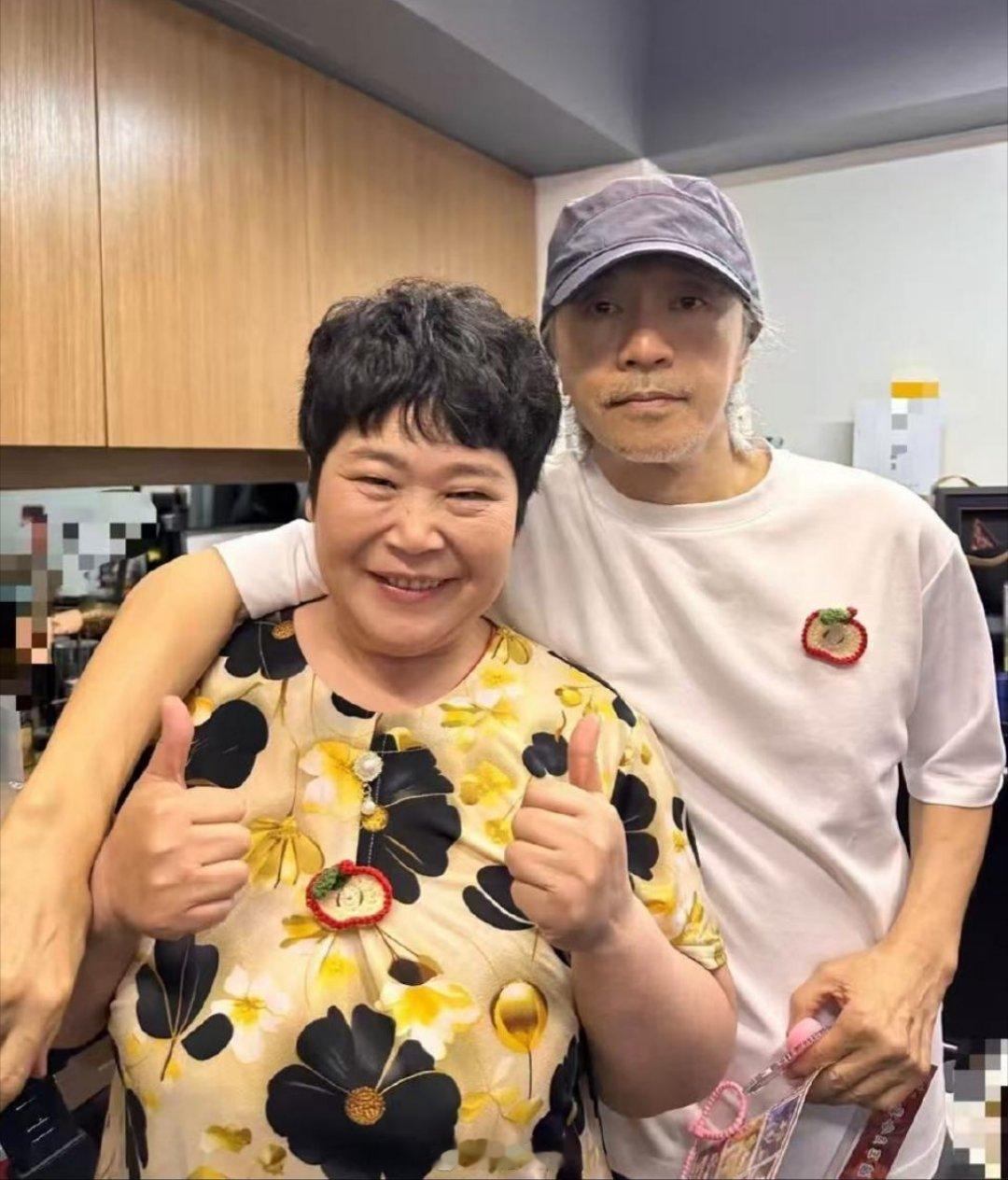 周星驰让房主任教他吵架 周星驰拍了那么多电影，但没有讽刺过爱情；房主任脱口秀没上