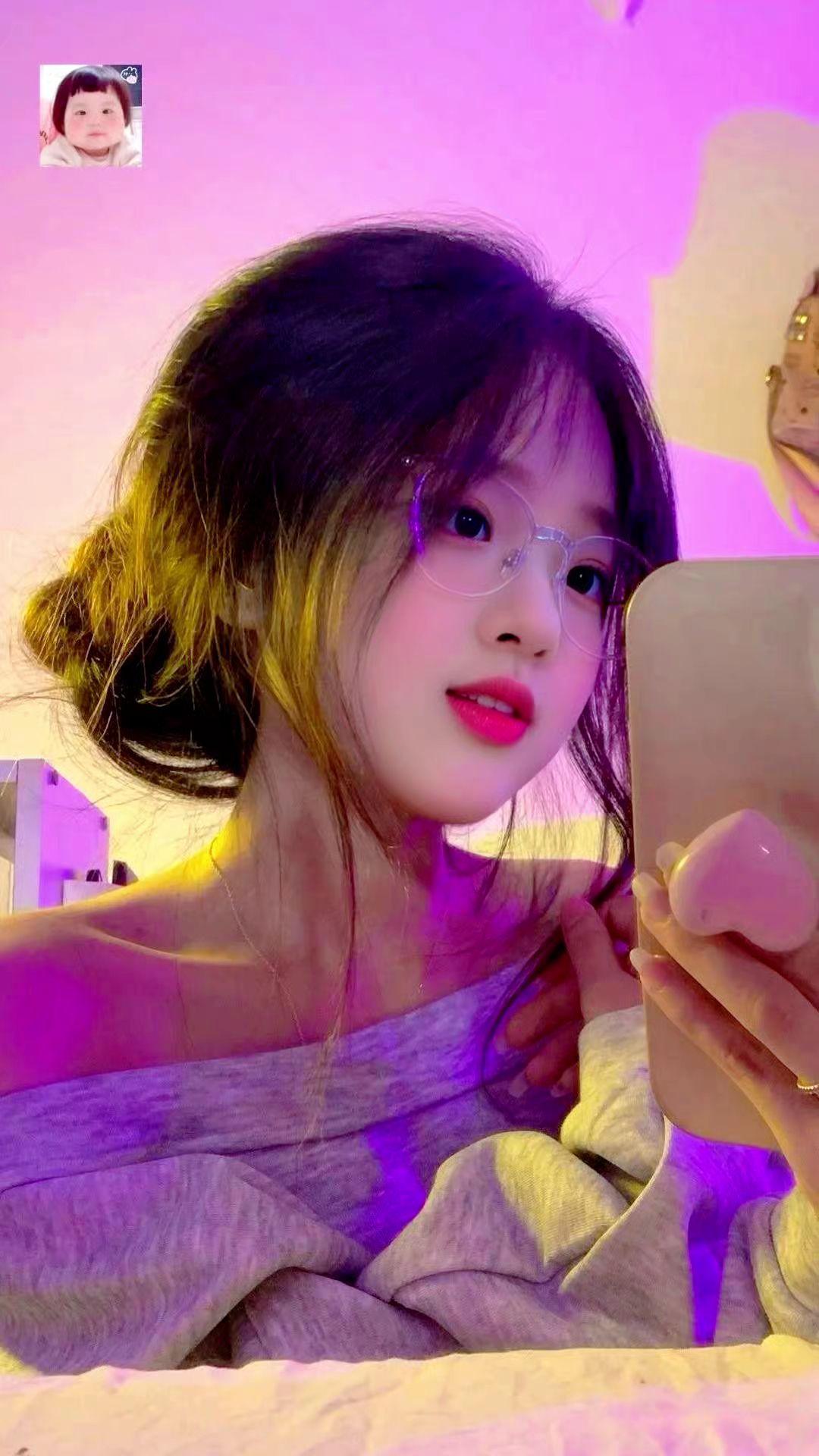 美女日常自拍 紫灯自拍 特效