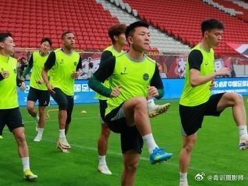 懂球帝 2026中超联赛第12轮前瞻丨浙江队进行赛前踩场训练   网页链接（分享