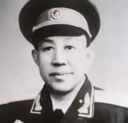 80年代，离休在家的原广州军区副政委晏福生，得知曾给自己开车的司机小张病逝，家境