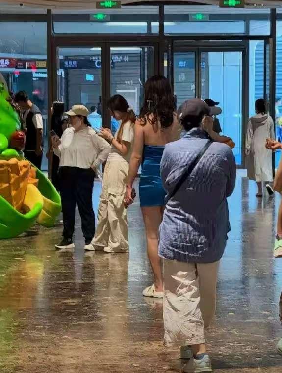 赛格一姐真有骨气，
离开了赛格去了万象城，这事儿说明她骨子里是个有正义感的人，宁