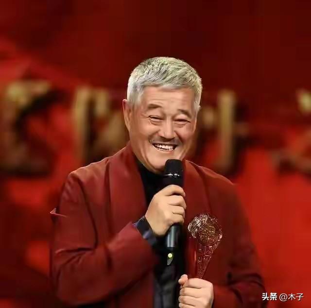 赵本山女儿球球的一句回应，彻底击碎了网上传了许久的有关赵本山谣言，也让无数人的春