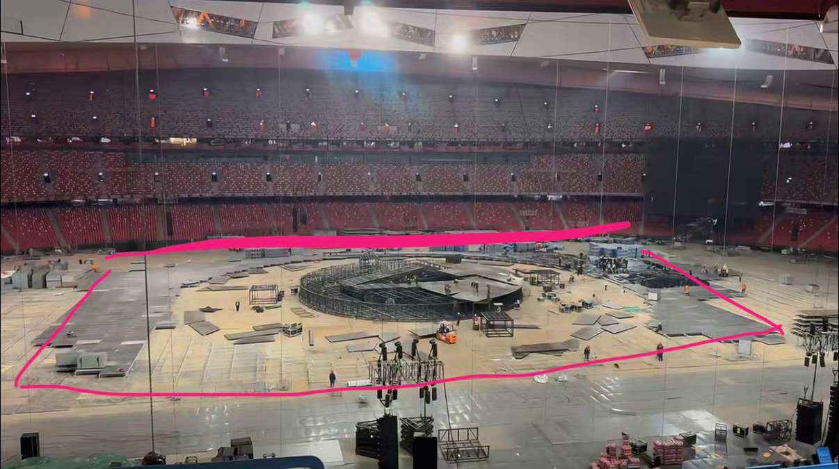 张杰鸟巢演唱会标准 张杰鸟巢演唱会舞台大工程，万米舞台通往内场，全新的华丽体验，