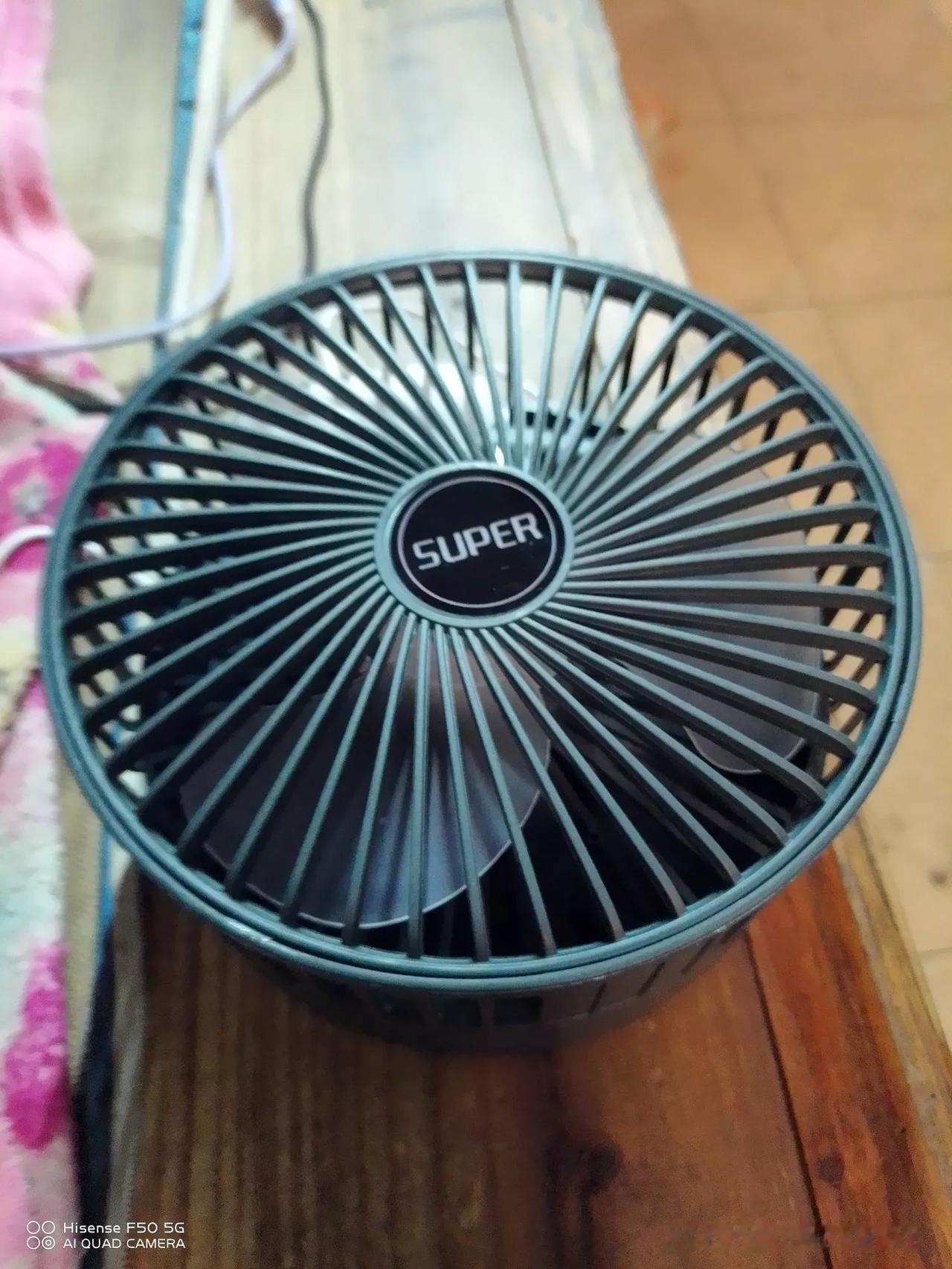 天气越来越热了，前段时间买了一台小吊扇，但是因为一个卡子掉了，经常出故障，昨天花