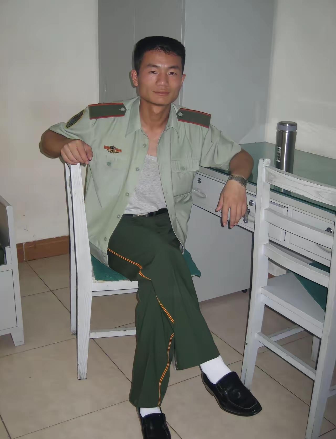 这是哪个年代的军服，非常有气质