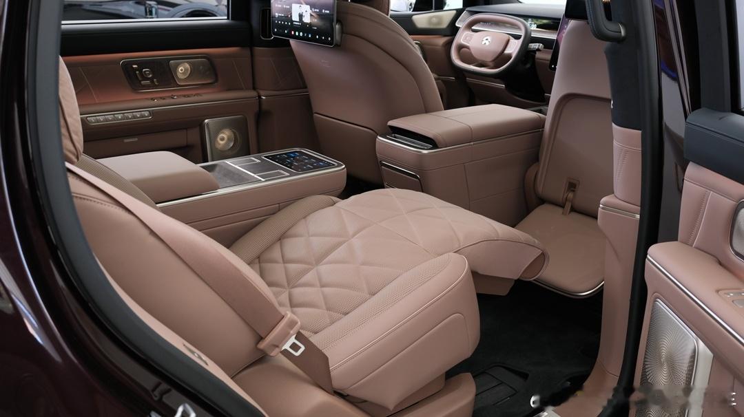 【探店蔚来ES9，新增订单或翻倍，ES8未受影响】这个周末，我和同事走访了成都三