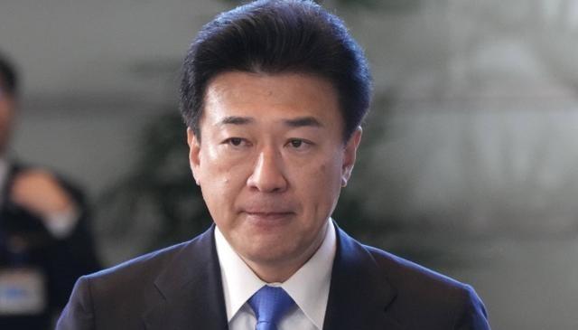 东京国会大厅里，日本首相高市早苗的发言如一枚深水炸弹，瞬间搅动台海风云。她将“台