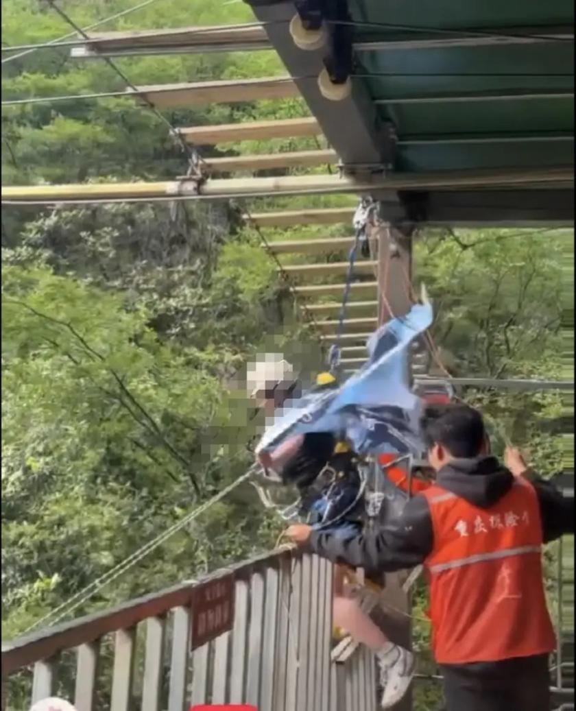全网怒了！游客大喊“没绑紧”仍被推下，官方通报：系安全责任事故！
四川华蓥市玛琉