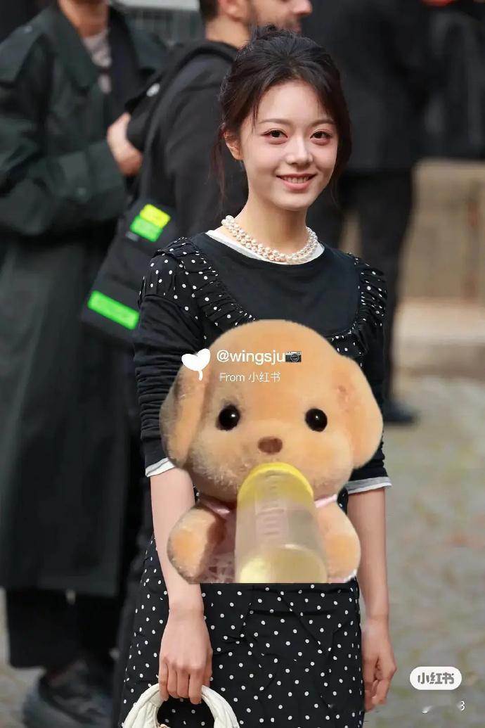 头大脸大的人不太适合盘发。 ​​​