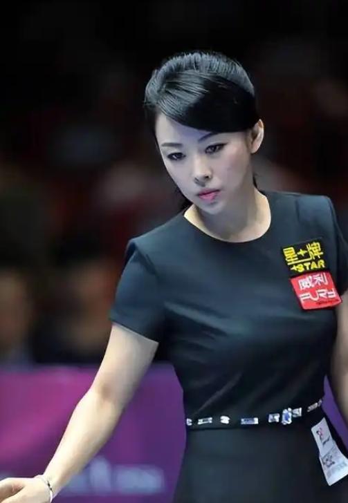 40岁身价8亿无人敢娶，曾公开了四条择偶标准，应征者却寥寥无几，有网友还吐槽说：