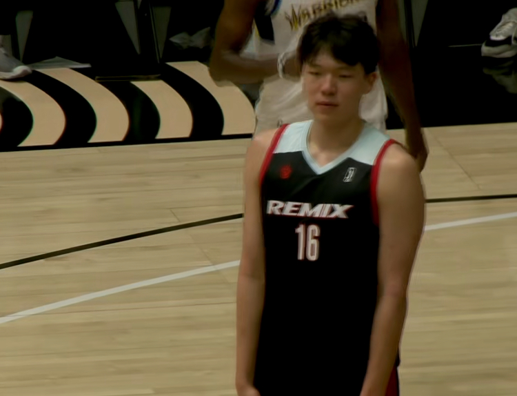 杨瀚森发展联盟对勇士：11分12篮板3助攻2封盖5失误9投5中挺慢热的，开局被对