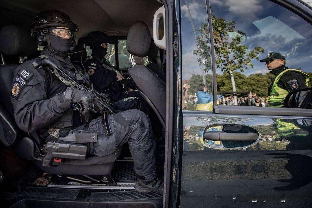 🇱🇹🇷🇺立陶宛警方破获了一群据称受俄罗斯情报部门委托，策划并组织在波兰和