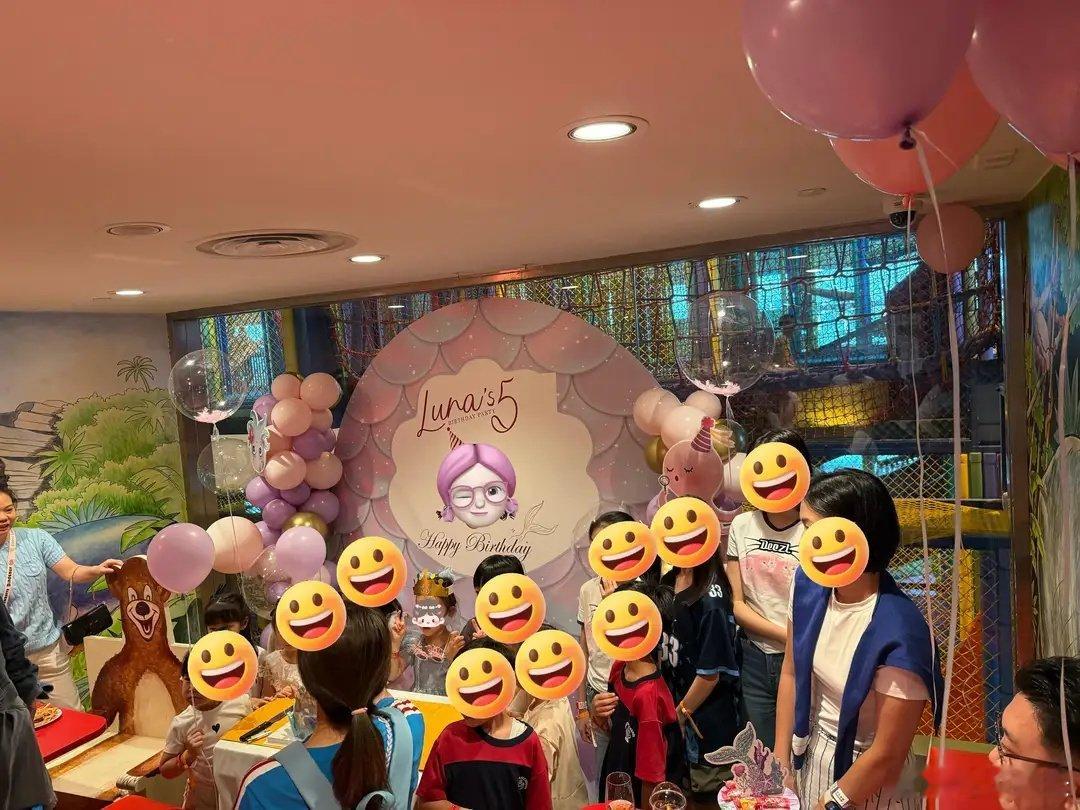 林峯张馨月为女儿庆祝5岁生日林峯张馨月给 Luna 过 5 岁生日的照片，直接被