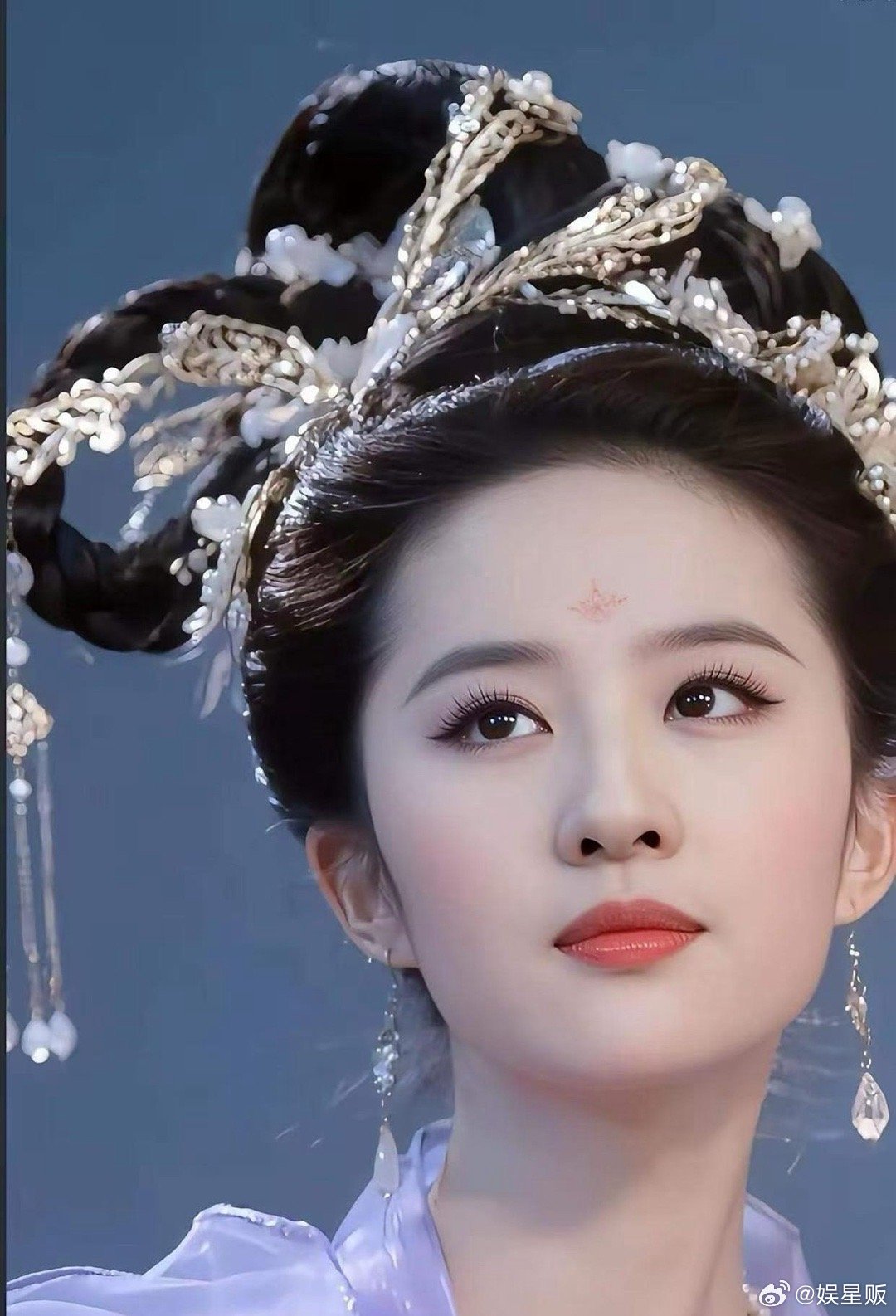 刘亦菲的嫦娥真是绝了，和86版西游记中的嫦娥不相上下[哇] ​​​