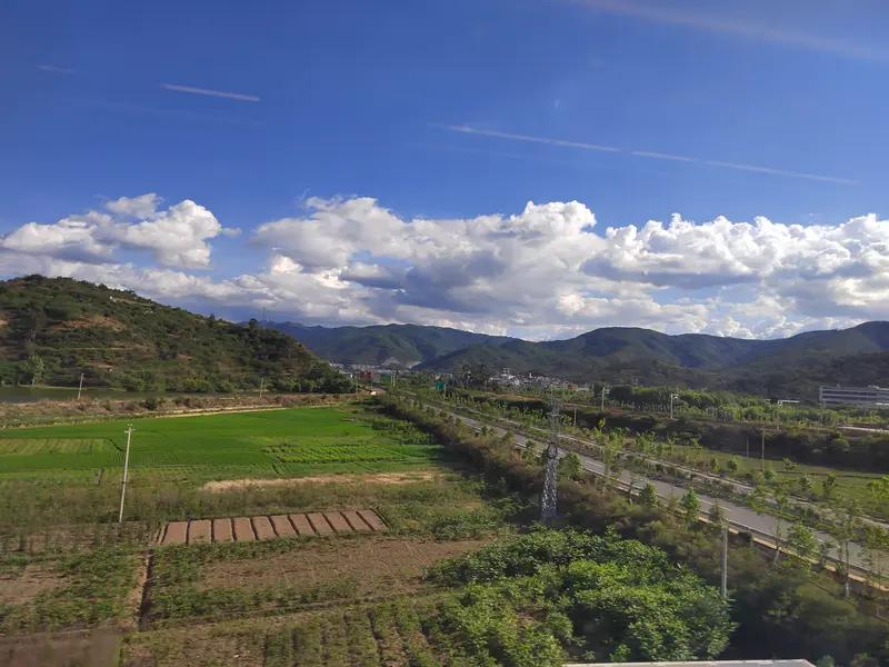 人生就像一场奇妙的旅行，我最大的感悟是别太执着结果，沿途的风景值得认真观赏。
