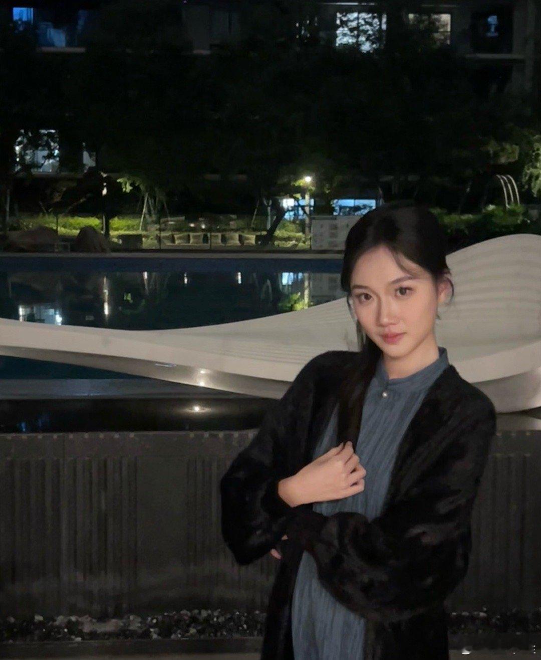 就这样半夜溜达出去吃美蛙鱼[二哈] ​​​