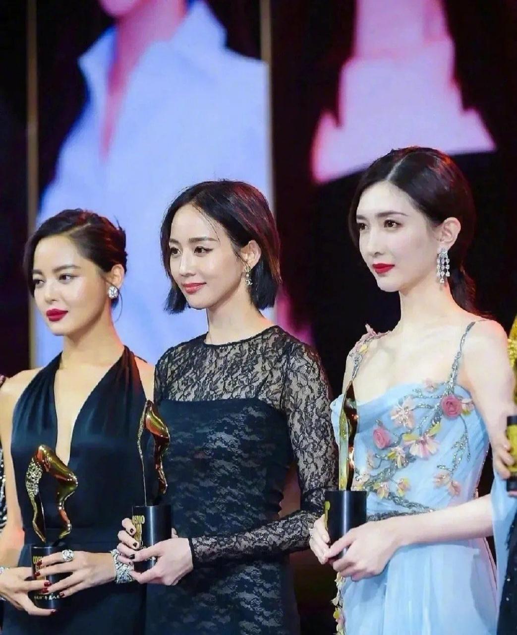 张钧甯、江疏影、辛芷蕾三大美女同框太养眼了，她们个个气质优雅，美丽动人，倾国倾城