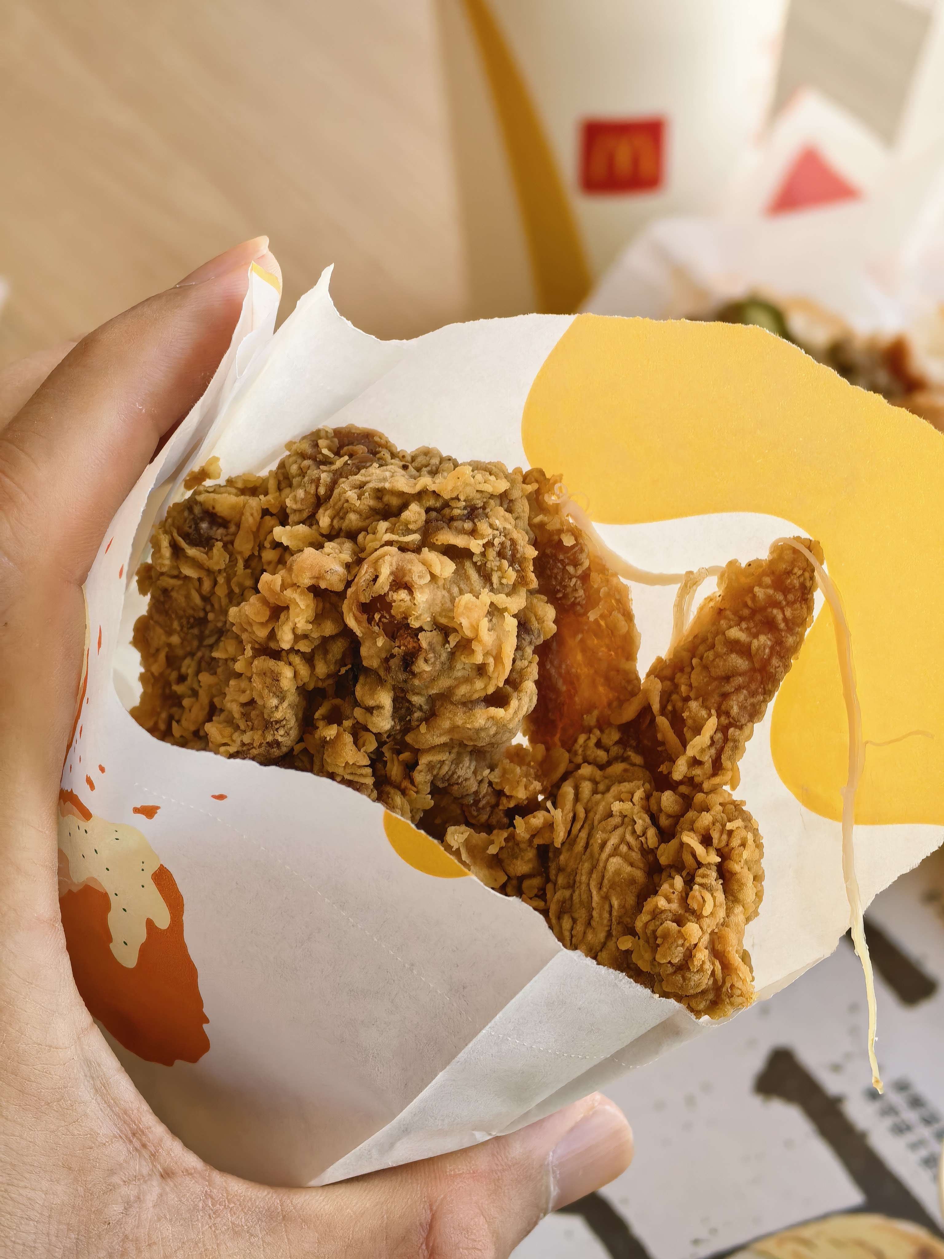 金拱门最近这个炸鸡蘸酱系列好评，炸鸡本身保持了麦当劳的一贯水平，酱料也没有之前出