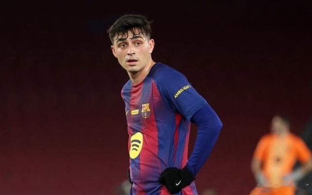 巴萨中场佩德里接受采访，谈到主帅弗利克的影响，“在俱乐部内部，就严肃性而言，他改