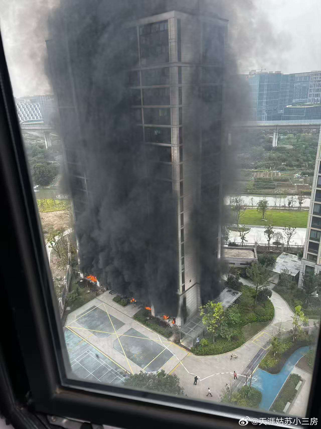 快快快，业委会发函啊禁止2轮电动车进小区啊 ​​​