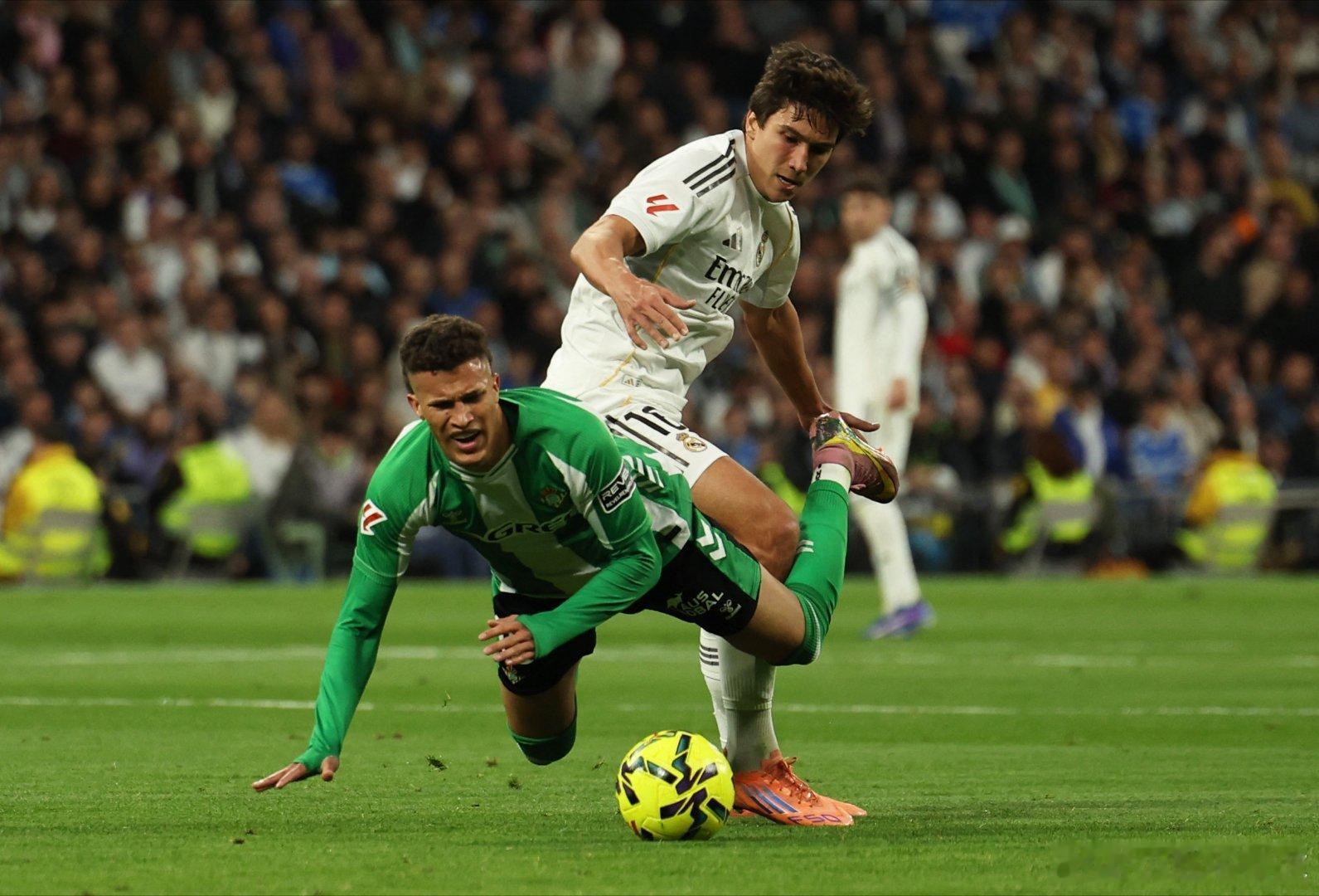 014 西甲 | 贝蒂斯 VS 皇马 方向：负比分：1-3、0-2 进球数：2、