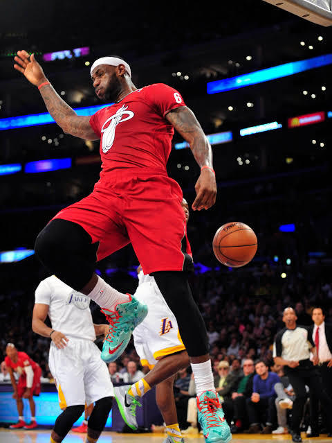 Marc Stein：NBA将在8月份公布新赛季的赛程，最迫切想知道詹姆斯转会最