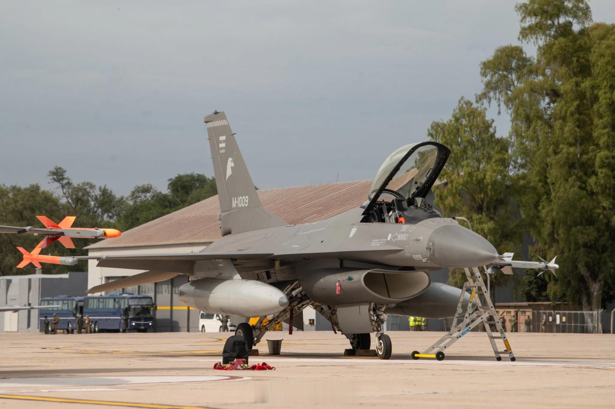 烽火问鼎计划  阿根廷接收了从丹麦采购的首批 6 架 F-16AM/BM MLU