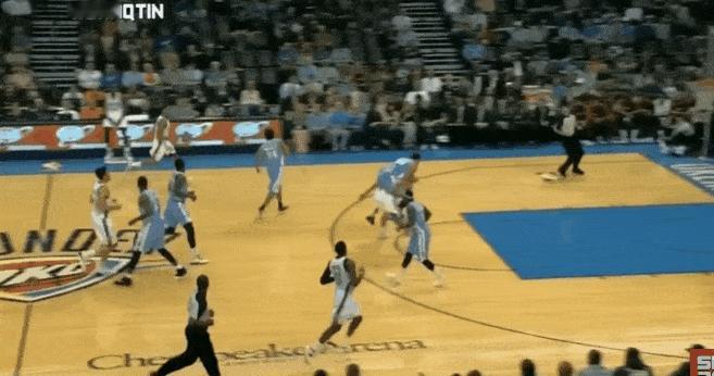 不知道麦基巅峰时打球时是过于专注还是怎么回事，总能在比赛中看到他的一些滑稽画面。