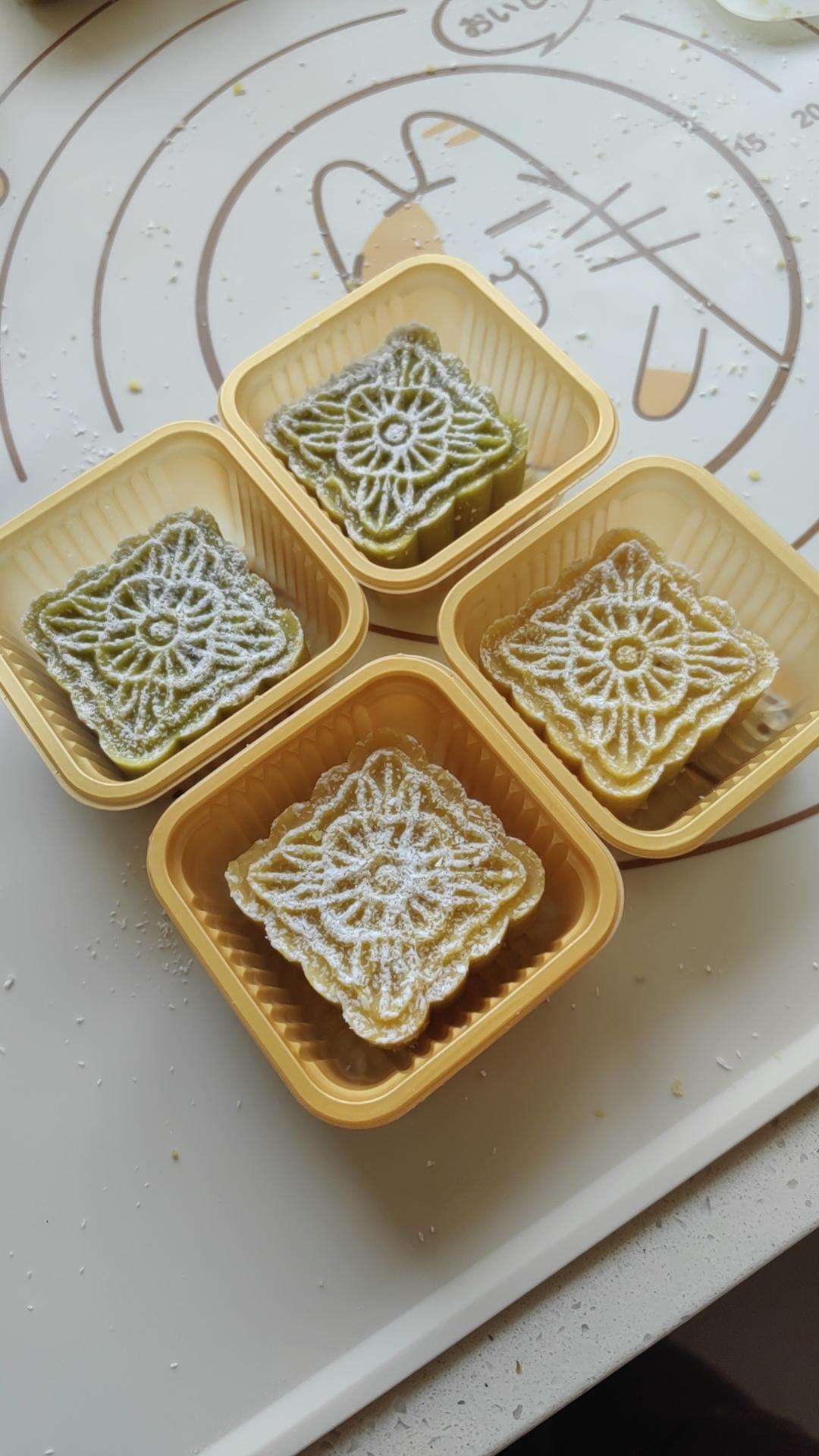 应孩子要求自制了海盐焦糖太妃糖，还是春节在朋友家吃过的，一百块1斤呢。但这根本难