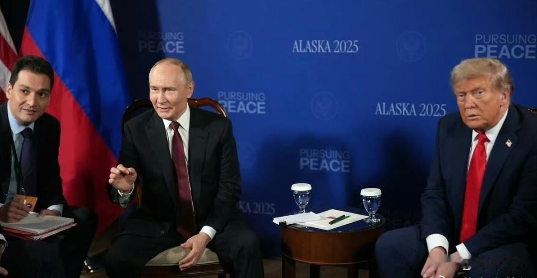 泽连斯基把莫斯科的外交姿态说成是演戏，不是真的想谈。

