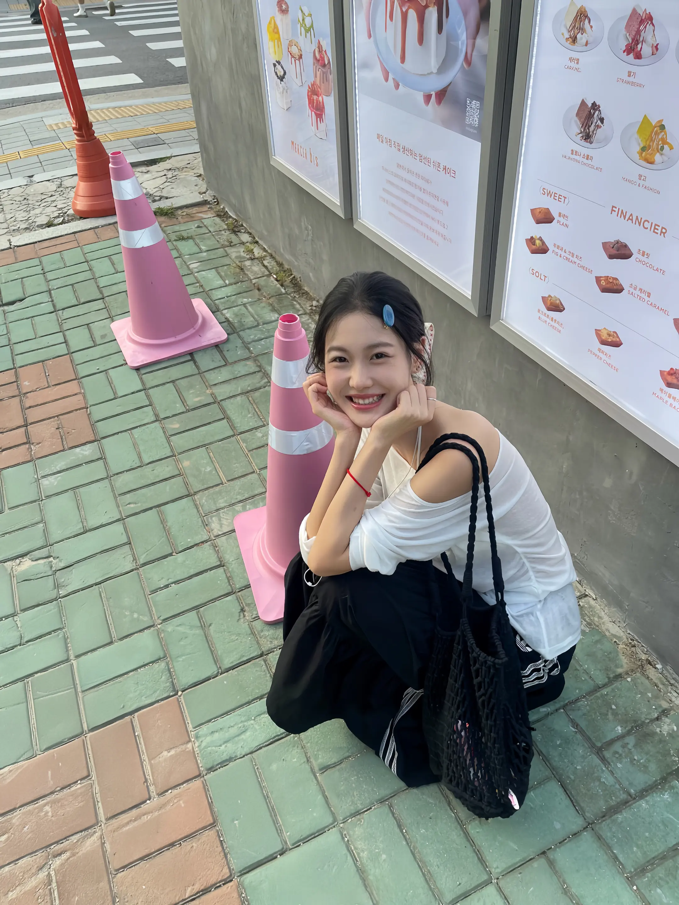 待她笑颜如花。