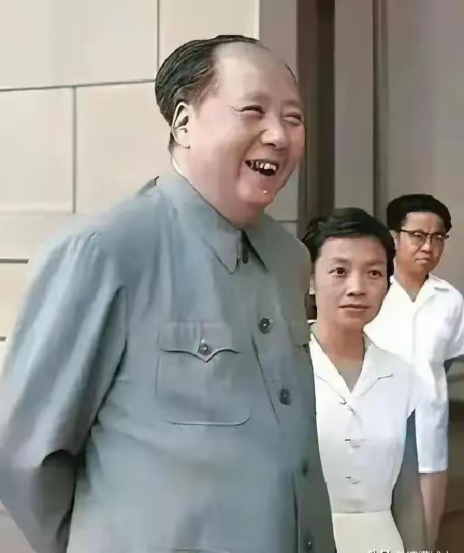 晚年时，毛主席的护士长吴旭君一直住在中南海，长时间负责毛主席健康工作，体贴入微有